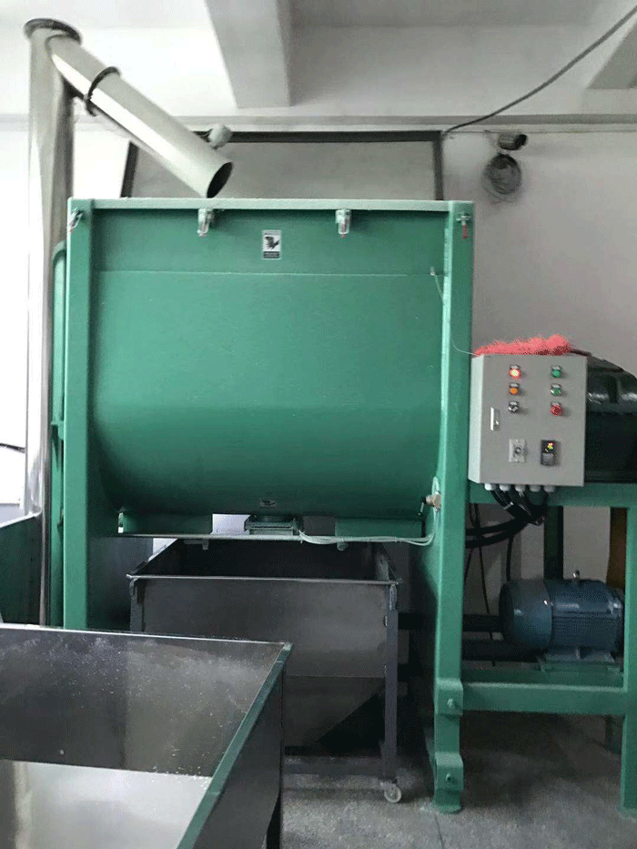 廈門(mén)塑料加熱臥式攪拌機(jī)為覃小姐創(chuàng)造了財(cái)富，增加了效率！